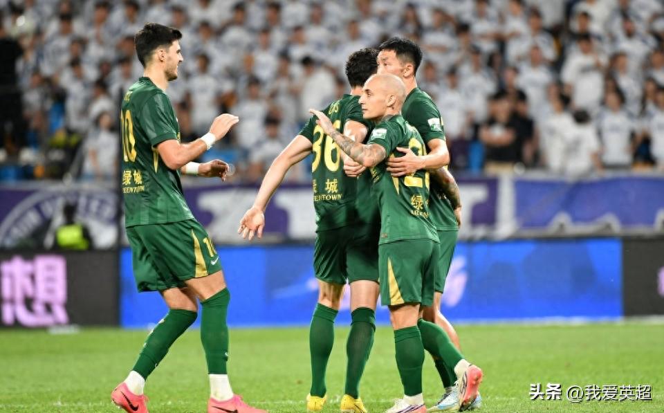 Mười người của Tam Trấn thua 1-4 trước Chiết Giang! Thất bại đầu tiên sau 5 vòng, còn 4 vòng nữa cách khu vực xuống hạng 4 điểm, Lý Ngang đạp đối thủ nhận thẻ đỏ