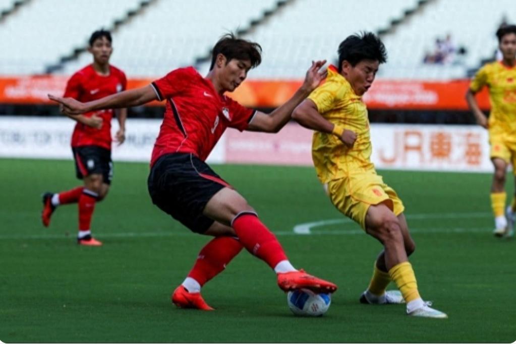 Bị ngược dòng, lỡ hẹn chung kết! U23 Trung Quốc thua Hàn Quốc 1-2, Vương Ngọc Đống ghi bàn, Mao Vĩ Kiệt kiến tạo rồi rời sân vì chấn thương