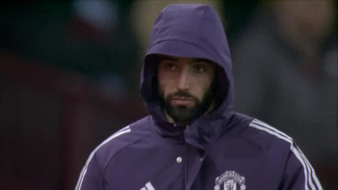 Man United thua Aston Villa 1-2 và Bruno Fernandes bị chấn thương sẽ vắng mặt ở vòng đấu tới! Trời mưa gió liên tiếp, Amolin buộc phải mua thêm người