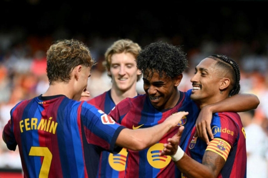 Barcelona xuất hiện hai “truyền nhân” của Fabregas sau trận thắng 5-0