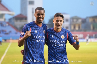Vòng 16 V-League: CAHN tiến gần chức vô địch