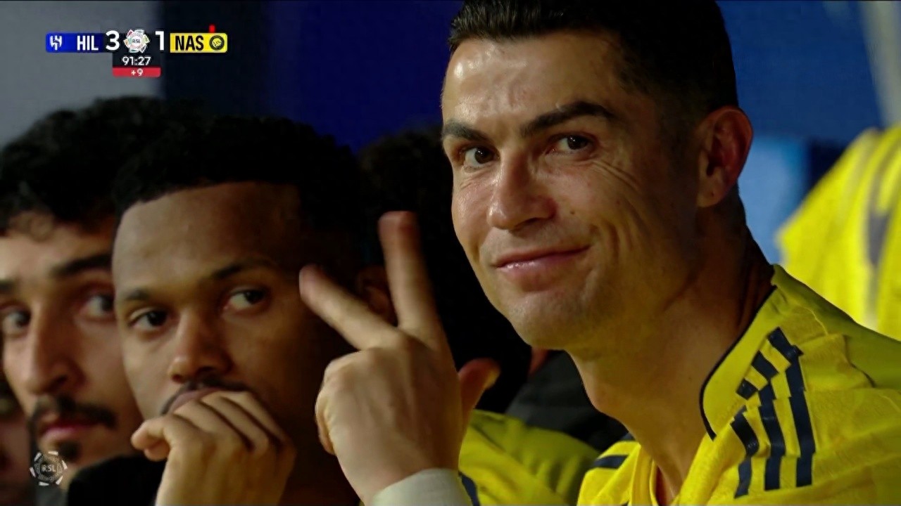 Rắc rối mới của C.Ronaldo đã đến, anh ta làm động tác ám chỉ "ăn cắp" trong trận derby Riyadh và có thể bị cấm thi đấu từ 2 đến 4 trận.
