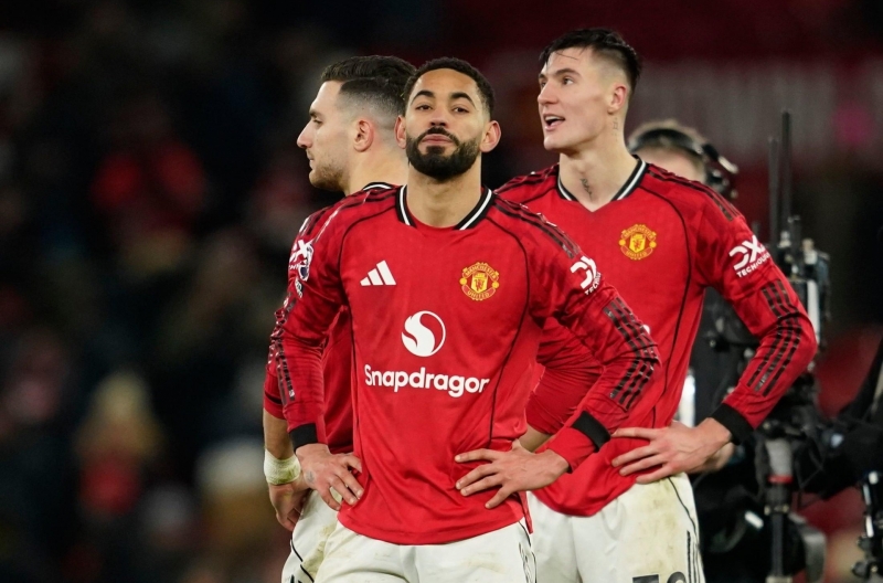 MU lỗ cực nặng với thương vụ bán cầu thủ đầu tiên