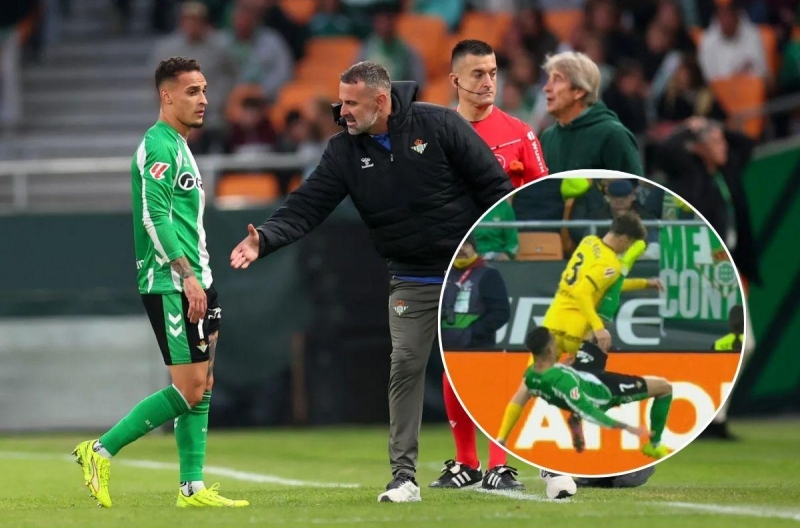 Antony nhận thẻ đỏ, CĐV đứng dậy vỗ tay