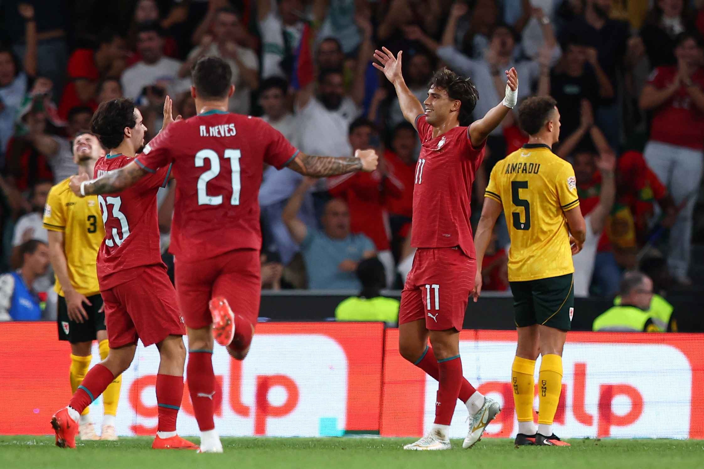 Bồ Đào Nha khởi đầu chiến dịch Nations League với chiến thắng sát nút trước Wales