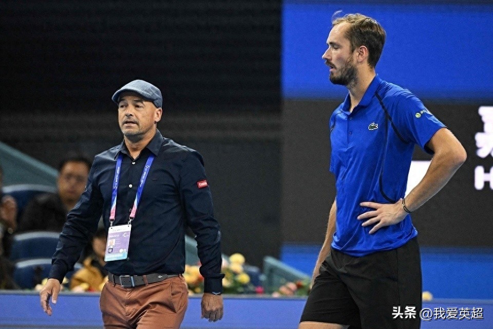 Cú đánh bóng khiến khán giả bị thương tại China Open! Tay vợt 30 tuổi lên top hot search. Chuyên gia nói: anh ta không phải vô ý, bị xử thua không oan.