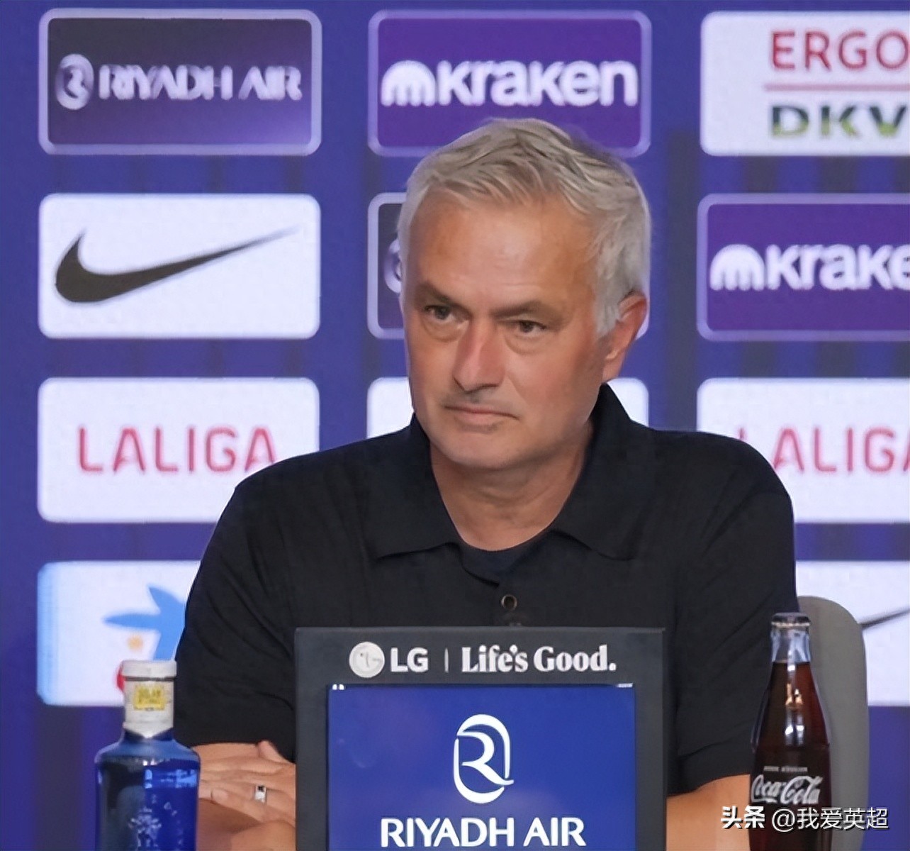 HLV Mourinho 63 tuổi in ra ảnh hai pha Atletico tránh thẻ đỏ, tại họp báo chỉ trích: Đáng lẽ 11 đấu 9 nhưng lại thiếu người