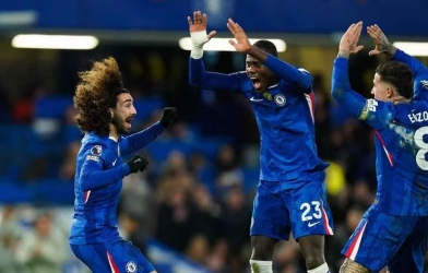 Enzo Fernandez bùng nổ phút cuối, Chelsea viết lại trận derby