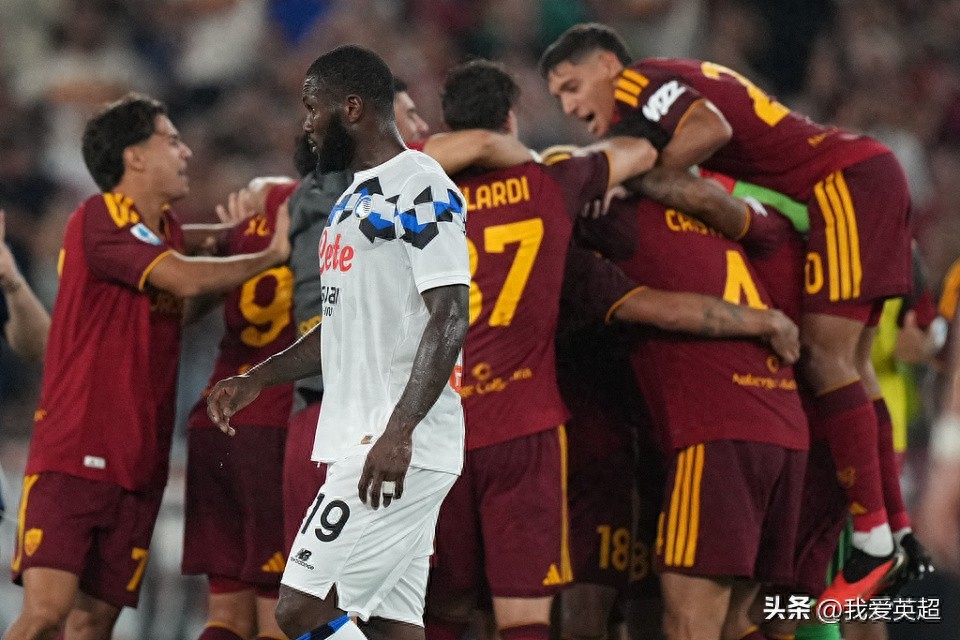 2-1! Đội bóng hàng đầu Serie A lội ngược dòng sau 39 cú sút, giành 3 trận thắng liên tiếp vượt qua Inter Milan dẫn đầu, ngôi sao 23 tuổi ghi bàn quyết định ở phút bù giờ.