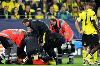 Sao trẻ Dortmund bất ngờ nhập viện ngay trong trận đấu tại Champions League