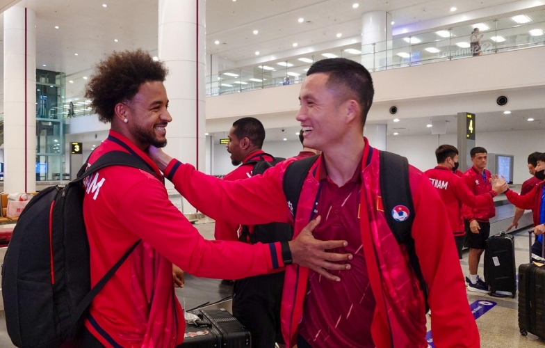 VIDEO: ĐT Việt Nam về nước sau trận thắng trước Lào