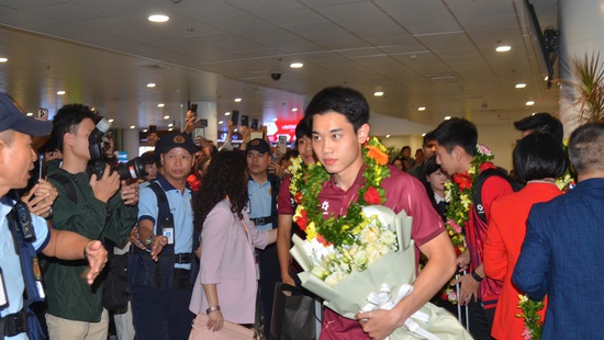 U22 Việt Nam trở về trong vòng tay yêu thương của người hâm mộ