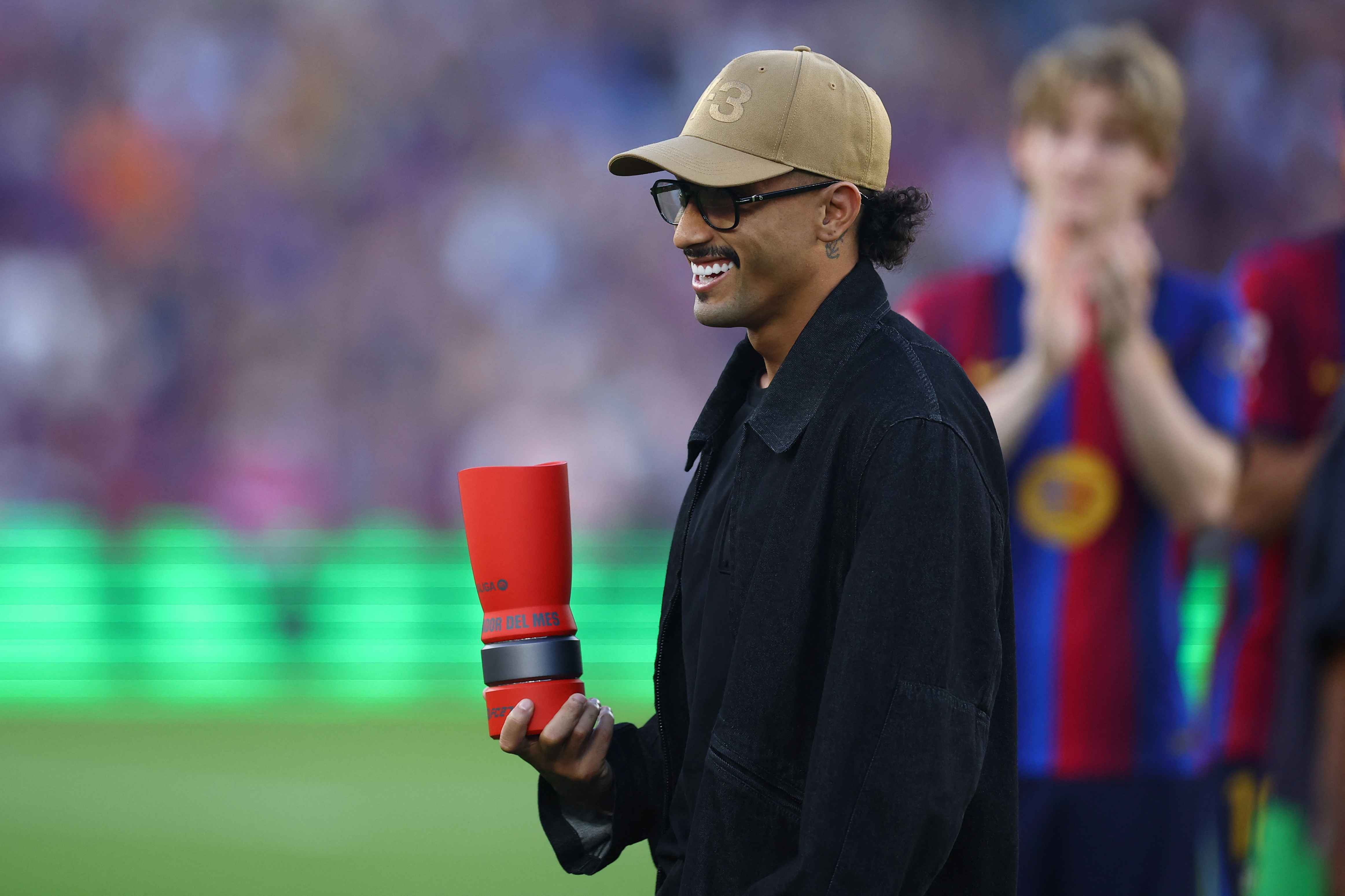 Flick xác nhận sự trở lại của bộ đôi quan trọng Raphinha và De Jong trước trận đấu của Barca với Betis