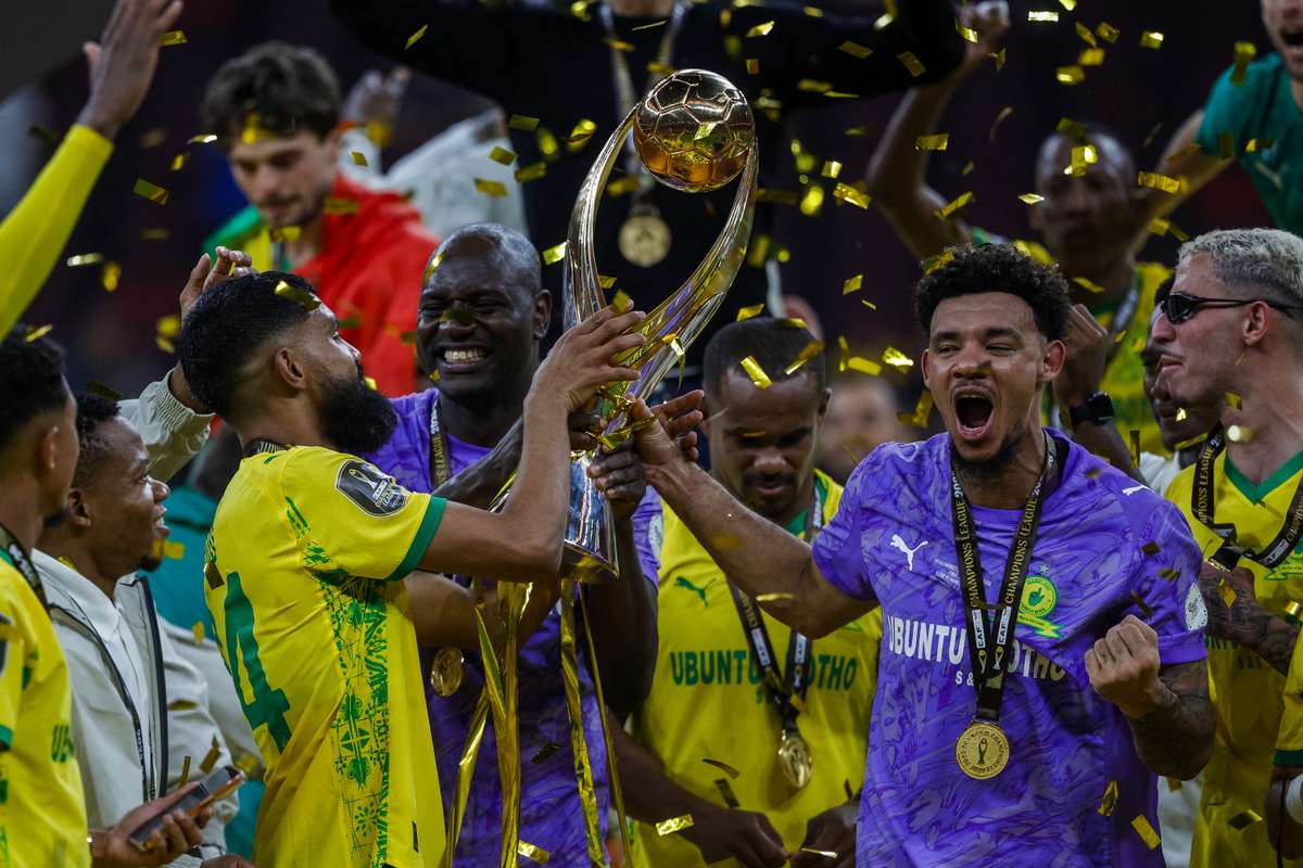 CAF hủy quy định "cup-tied" tại Champions League và Confederation Cup.