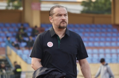 HLV châu Âu bức xúc VAR và trọng tài sau trận hòa tại V.League