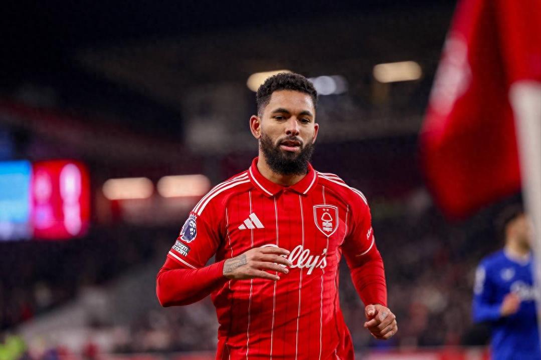 Douglas Luiz trở lại Aston Villa sau một năm rưỡi vắng mặt, mùa hè này có thể mua đứt với giá 25 triệu euro