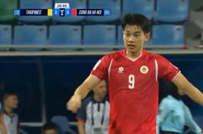 VAR từ chối bàn thắng của Đình Bắc