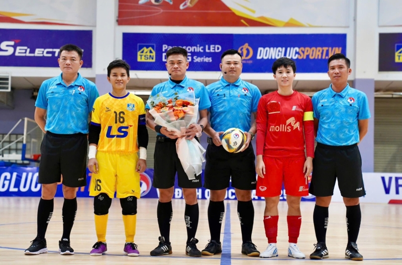 Giã từ sân cỏ, tiền vệ ĐT Việt Nam bất ngờ tái xuất ở sân futsal