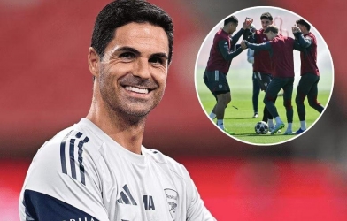 Arsenal lao đao, Arteta làm điều khó tin với những chiếc bút bi