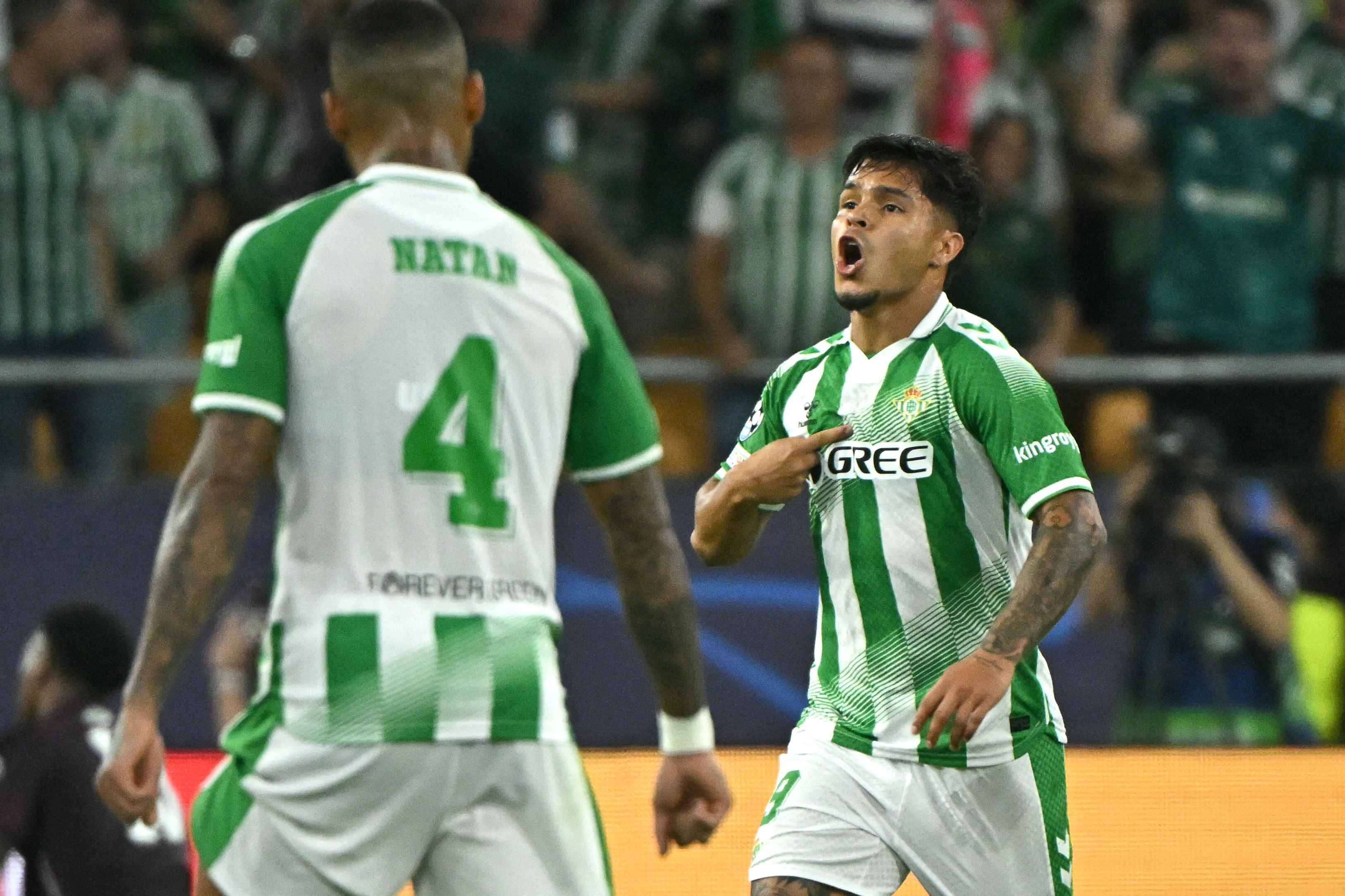 Real Betis ngược dòng đánh bại FC Porto trong trận cầu Champions League kịch tính với năm bàn thắng
