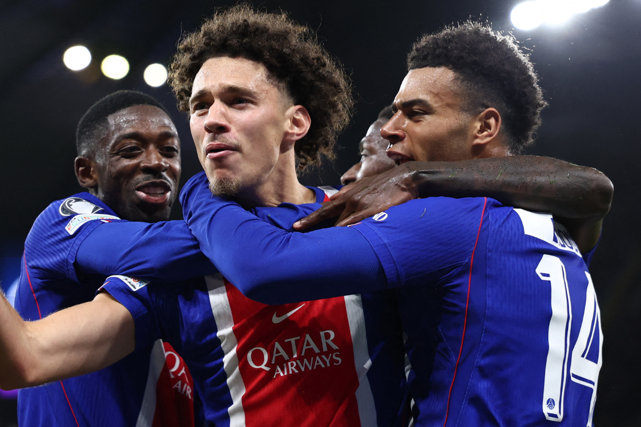 PSG ghi bốn bàn trong trận hủy diệt tại Etihad để chấm dứt chuỗi thắng của Manchester City