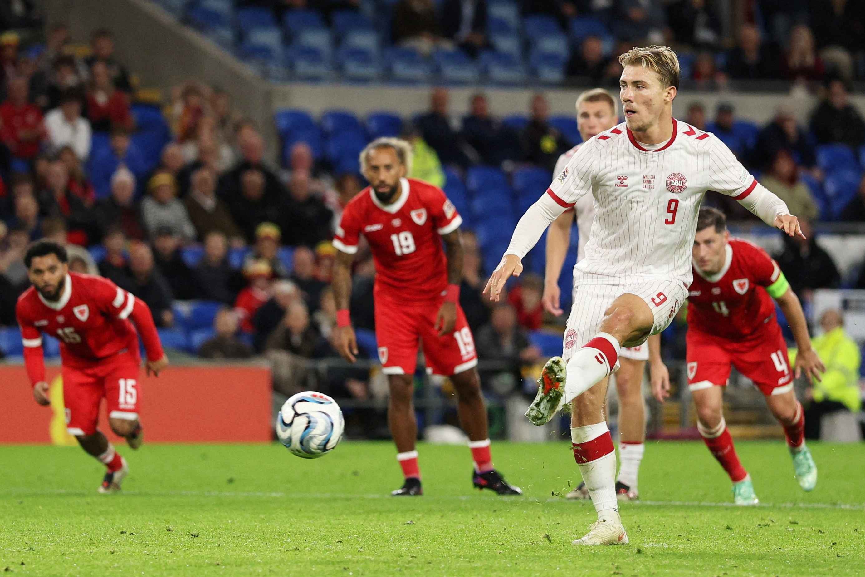 Xứ Wales phải nhận thất bại khi Đan Mạch giành trọn ba điểm tại Nations League