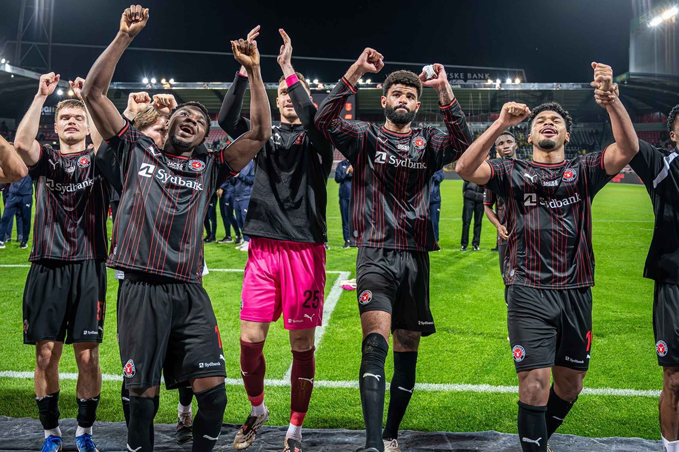 Tổng quan vòng đấu Superliga Đan Mạch: FC Midtjylland thắng thế trận đỉnh cao trước FC Copenhagen