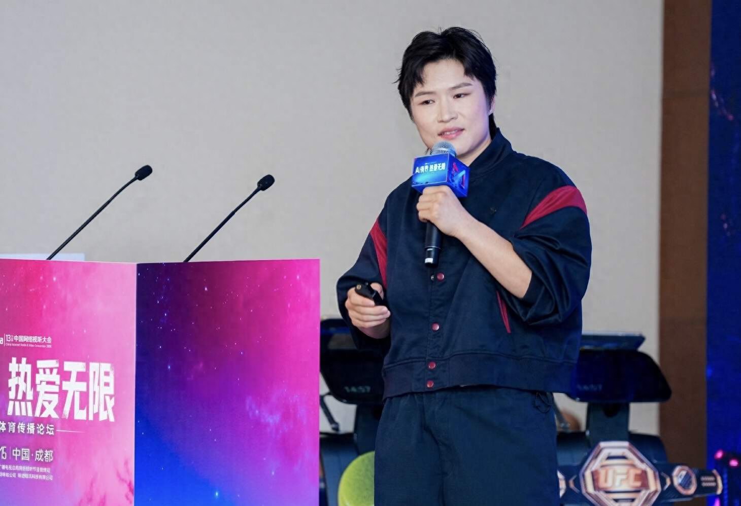 Bất ngờ không? Nữ võ sĩ quyền anh Zhang Weili công bố một vai trò mới, từng đánh đối thủ thành "người ngoài hành tinh"