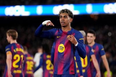Chiến thắng thuyết phục, Barca vươn lên đầu bảng