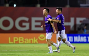 Tin nóng bóng đá Việt Nam hôm nay 26/4: U17 Việt Nam về nước; Văn Quyết bị treo giò sau trận gặp CLB Ninh Bình