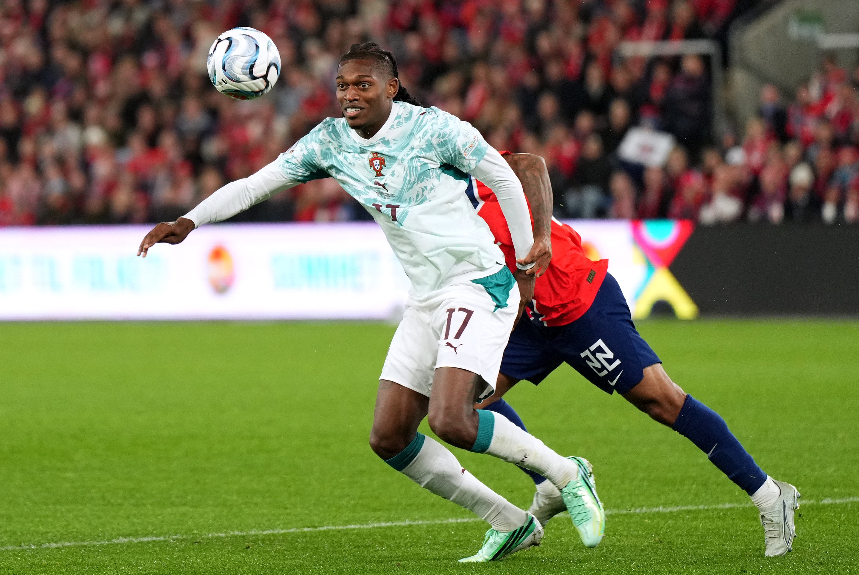 Rafael Leao sẽ khoác áo số 7 trong trận gặp Đan Mạch sau khi Ronaldo rời đội tuyển.