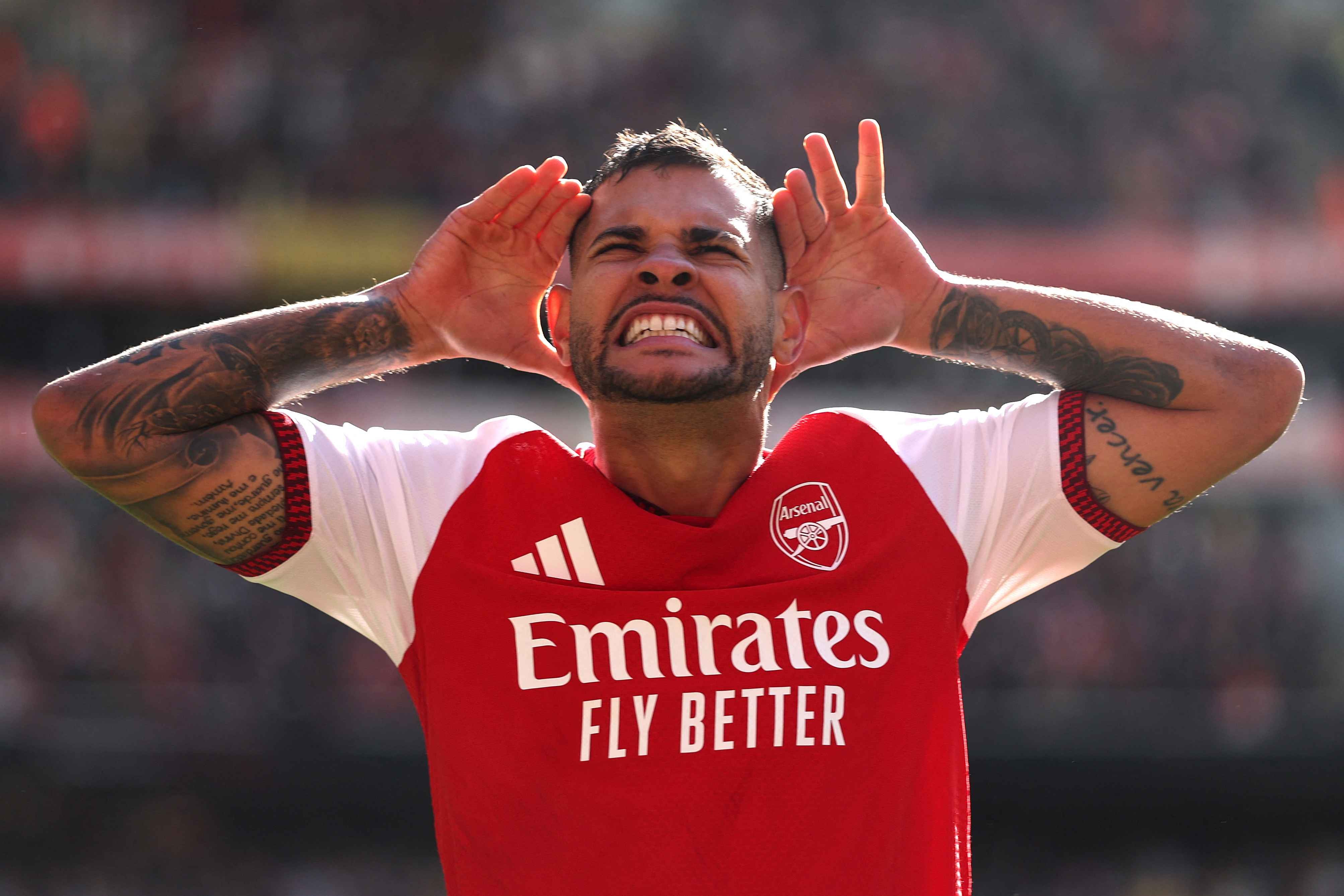 Guimaraes ghi bàn thắng quyết định tuyệt đẹp giúp Arsenal ngược dòng hạ Leeds
