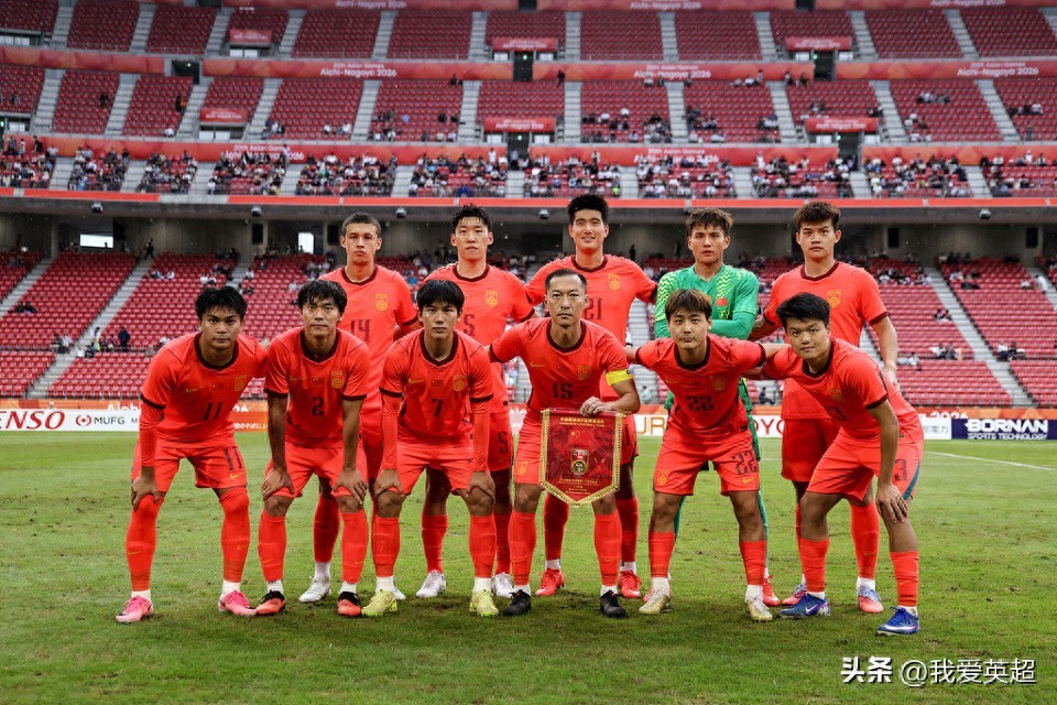 Dồn ép mạnh mẽ! ĐT Trung Quốc tạm dẫn Thái Lan 1-0 sau hiệp một. Peng Xiao ghi bàn sau pha dứt điểm hai nhịp ở phút bù giờ, còn Mao Weijie bỏ lỡ cơ hội đối mặt mười mươi.
