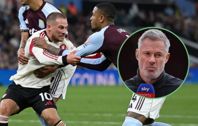 Jamie Carragher nổi nóng vì hành động của cầu thủ Liverpool