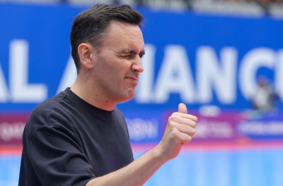 HLV ĐT Indonesia bùng nổ cảm xúc sau trận thắng 5-3 Nhật Bản, vào chung kết châu Á