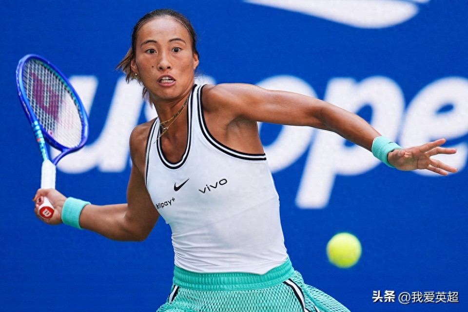6-3! Zheng Qinwen cứu 5 break point, giành game giao bóng quyết định + thắng set đầu, Rybakina lần đầu mất set tại Mỹ mở rộng.