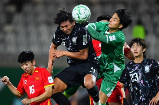 Đá quá hay, 'máy cày' khoẻ nhất U23 Việt Nam được gọi thẳng lên ĐTQG