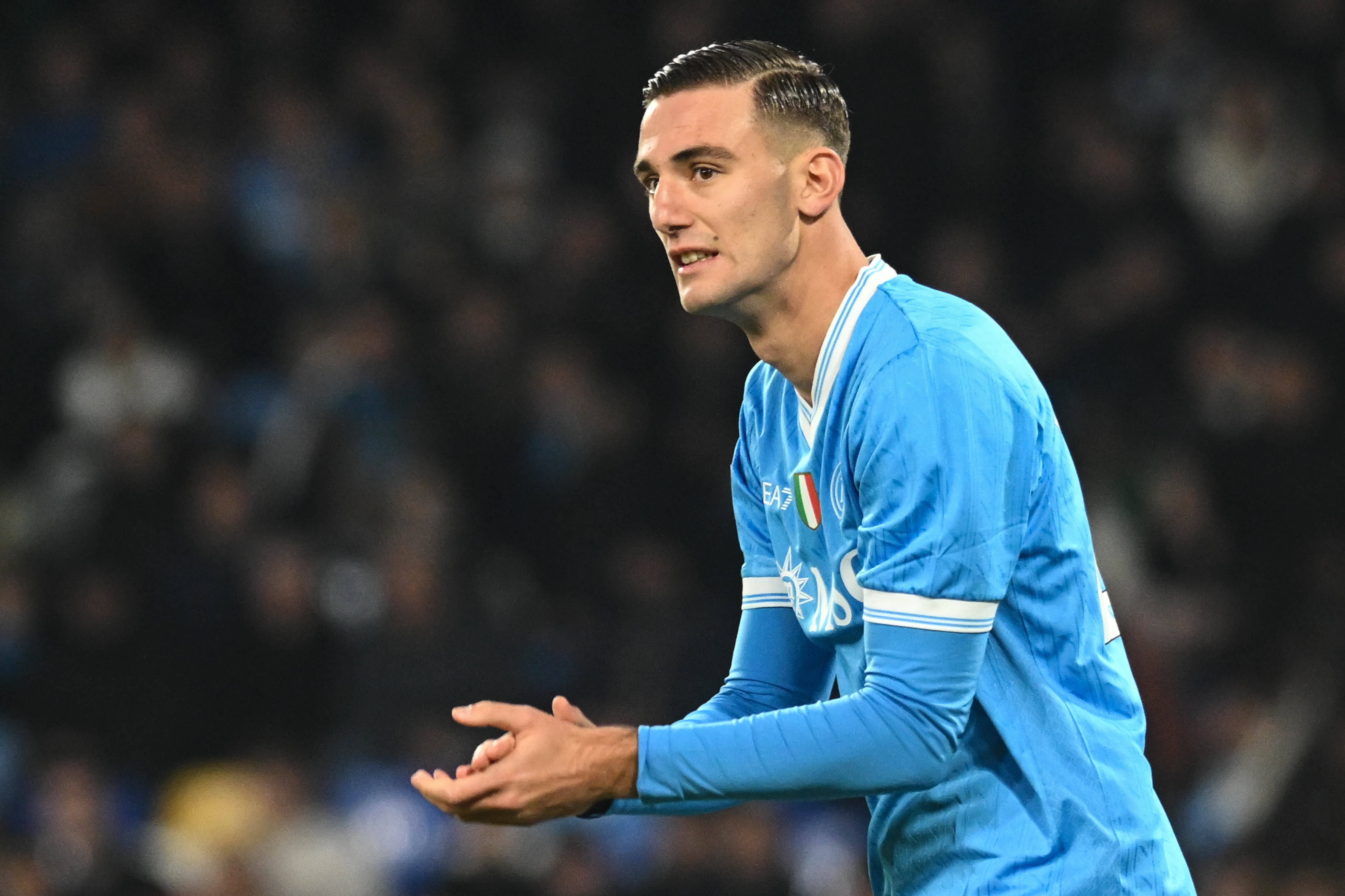 Trung phong Ý cao hơn 2 mét chuyển sang Ngoại hạng Anh, Nottingham Forest đã chốt xong tiền đạo Napoli Luca