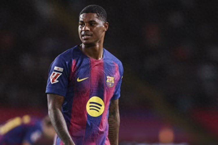 Thiếu gia Manchester United trị giá 40 triệu euro, Barcelona muốn mua đứt với 26 triệu bảng nhưng vẫn ép giá, cầu thủ chấp nhận giảm lương để ở lại đội