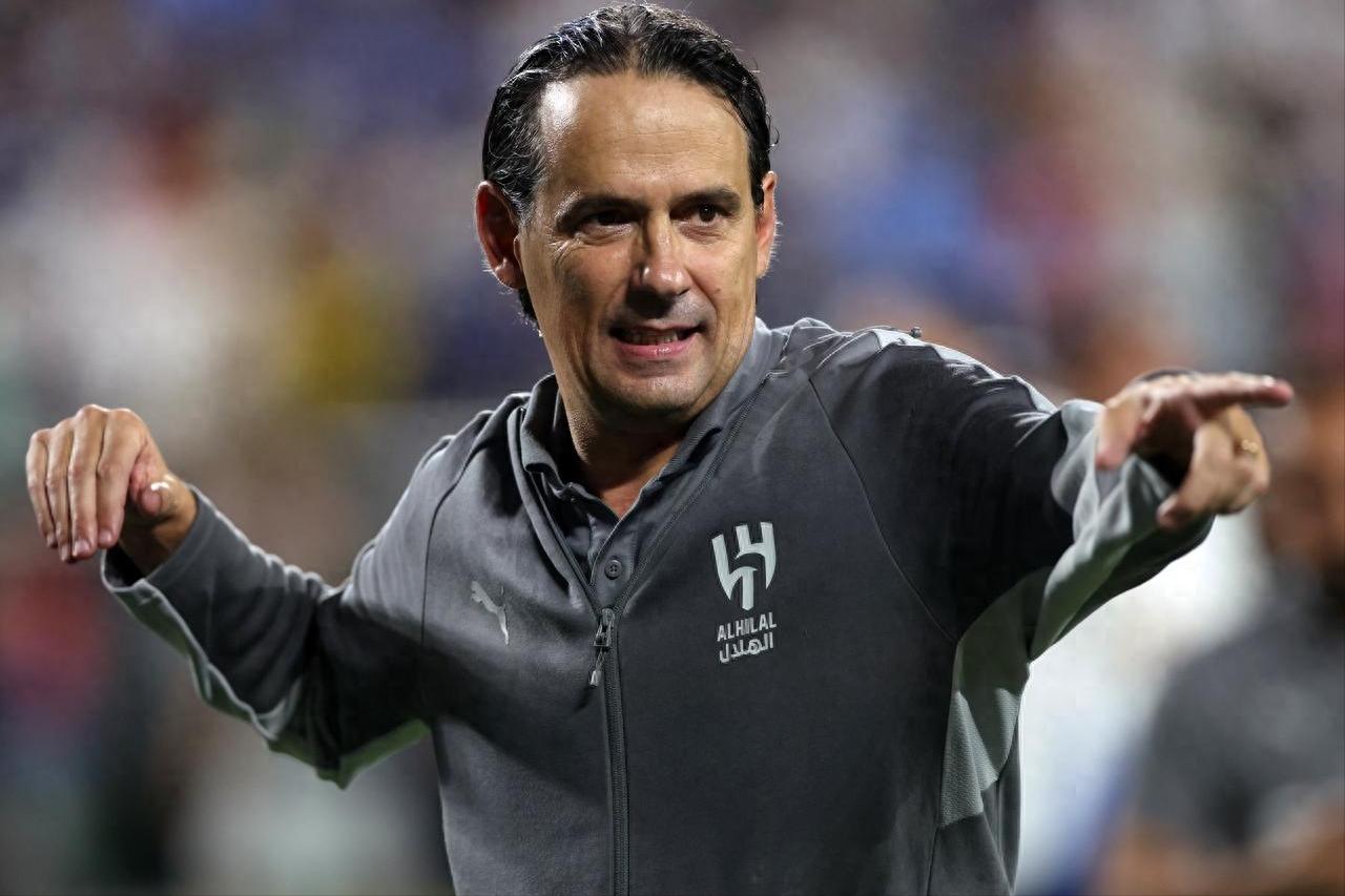 Simone Inzaghi không thành công khi huấn luyện ở châu Á, bị loại khỏi AFC Champions League, tụt hạng ở Saudi Pro League và khuyên tránh chiến thuật phòng ngự-phản công.