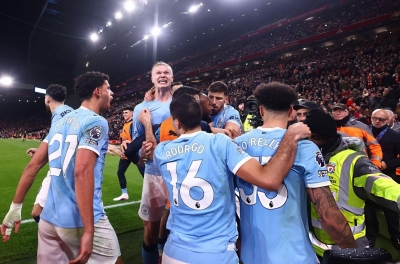 Thắng nghẹt thở Liverpool, 'chiến binh không phổi' nhận danh hiệu xuất sắc nhất trận