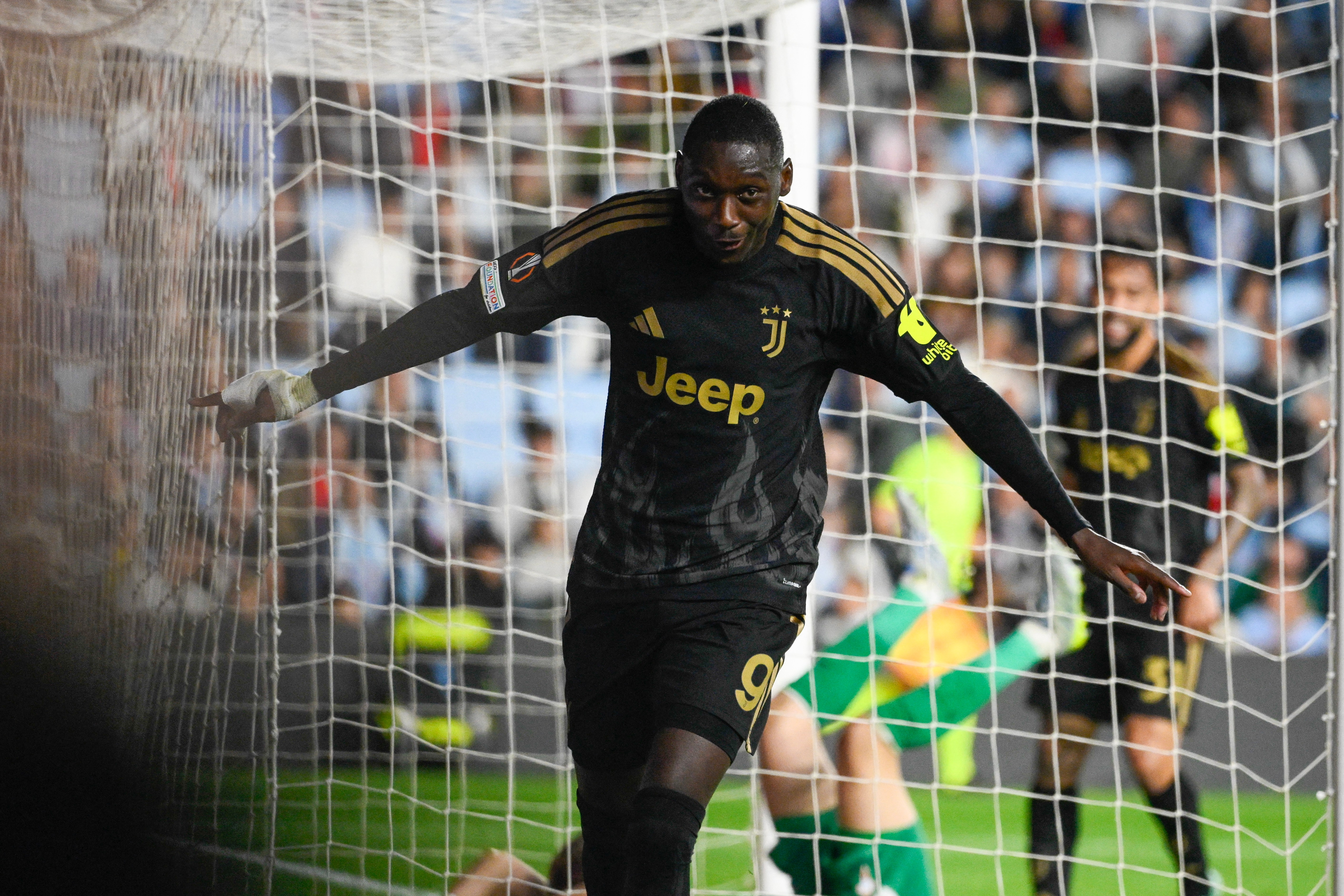 Kolo Muani lập bàn thắng quyết định phút bù giờ giúp Juventus vượt qua Celta Vigo tại Europa League