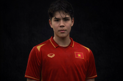 Xuất hiện thần đồng Việt kiều cao gần 2m đang gây sốt ở châu Âu