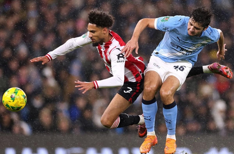 Sao Man City lẽ ra phải bị đuổi ở Carabao Cup 2025/26