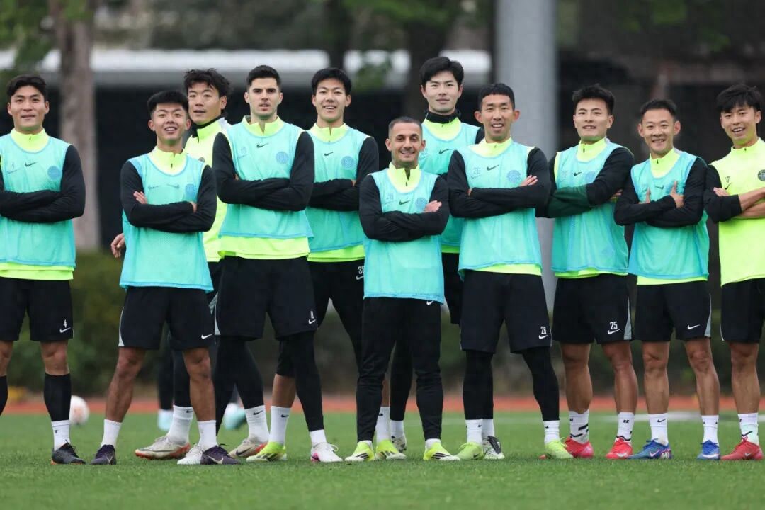 Năm cầu thủ nước ngoài cùng xuất hiện, Zhejiang Greentown bắt đầu lại hành trình