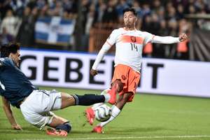 Hà Lan của Xavi vượt qua hiệp một đầy sóng gió để giật lại trận hòa muộn trên đất Hy Lạp