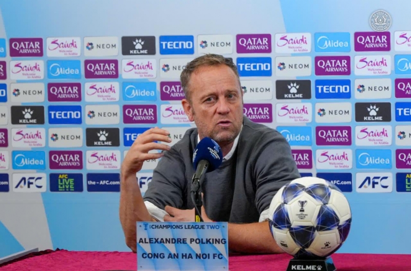 HLV Brazil phản ứng cực bất ngờ khi CAHN thua ở Cúp châu Á