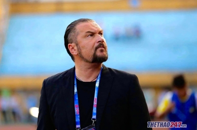 HLV Popov nhận thẻ đỏ, trợ lý lập tức lên tiếng bênh vực