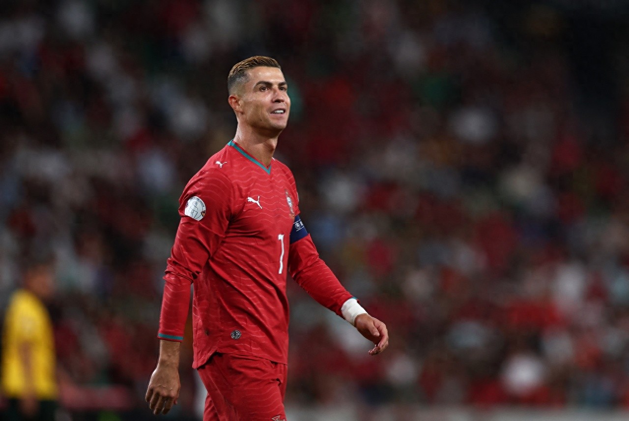 Ra đi một mình: Những lần “không từ biệt” của Ronaldo, rốt cuộc là thiếu đứng đắn hay tự vệ?