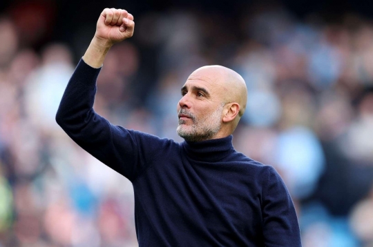 Pep Guardiola khiến Man City 'dậy sóng' với phát biểu mới